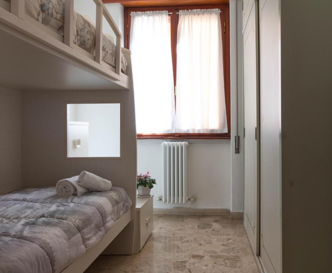 Mamma Ciccia Holiday Home - Lake Front Apartment Mandello del Lario Exteriör bild